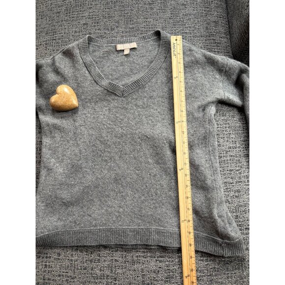 Banana Republic Gray V-Neck Sweater M - Merino Wool & Cashmere Blend - Picture 8 of 11